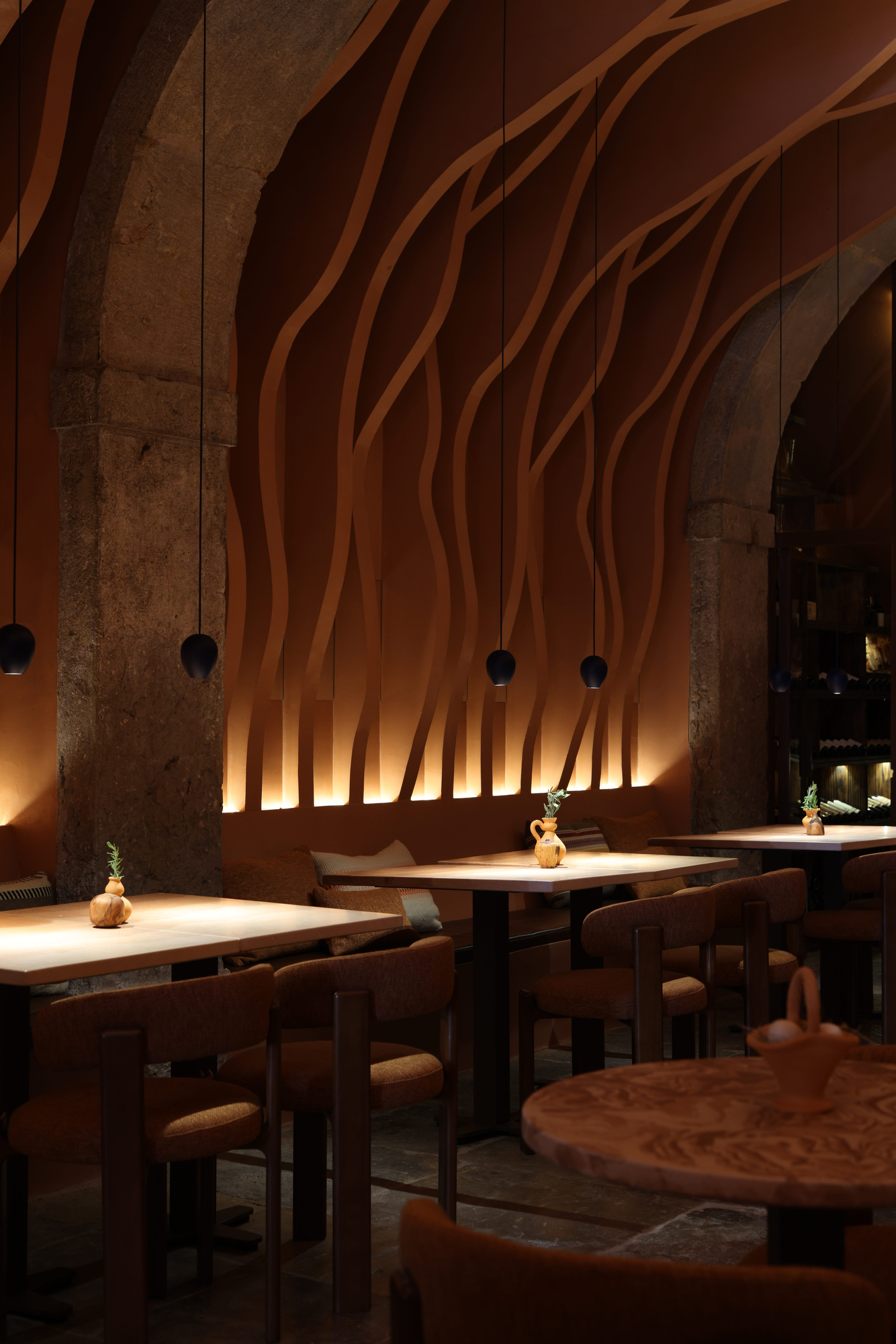 Wide view of the Origem interior in earth tones